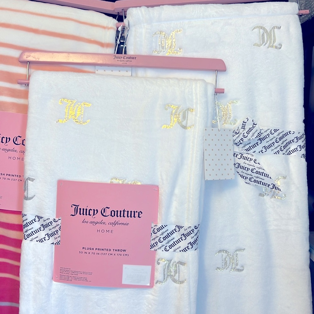 💖 Juicy Couture White with Gold plush throw blanket